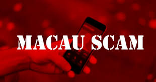 Dalam kejadian pertama, seorang pesara guru wanita kerugian rm100,000 akibat diperdaya sindiket macau scam selepas ditipu wanita yang menyamar sebagai polis dari seremban menghubunginya. Pesara Guru Rugi Rm1 07 Juta Diperdaya Macau Scam