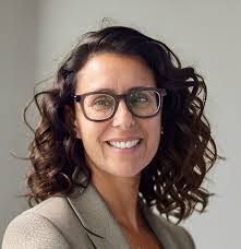 Shari Lowe's Instagram, Twitter & Facebook