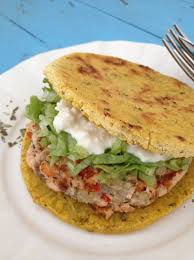 Receta De Arepas De Maiz Tradicionales En Su Version Mas Saludable Sabores Y Colores Con Beth Receta Arepas Recetas Arepas Comida