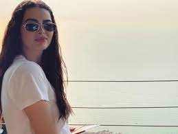 لمع اسم الفنانة الشابة هنادي مهنا عبر مواقع التواصل الاجتماعي المختلفة، لتثير حالة واسعة من الجدل بين الفتيات من. Pi0vc S5mrnkrm