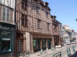 La Maison D Abraham Maison Du 16eme Siecle Destinee A Un Tanneur Elle S Appuie Sur Un Poteau Cornier Sculpte D Un A Maison Arbre De Jesse Office De Tourisme