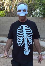 Old black hoodie (cut off the sleeves) black. Easy Fortnite Costumes Desert Chica