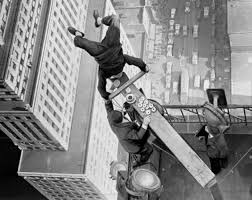 Alvin Shipwreck Kelly Flagpole Sitter Is Fed Donuts While Positioned In A Headstand On Top Of The Chanin Building In New York City Weird Vintage Old Photos