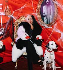 The Best Celebrity Halloween Costumes You Ll Want To Copy Cruella D Enfer Fourrure Princesse Disney