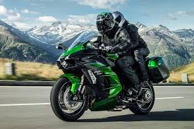 Itu artinya tidak memiliki fairing depan yang menjadi ciri kahs. Berani Turing Pakai Motor 200 Dk Kawasaki Luncurkan Ninja H2 Sx Pakai Supercharger Gridoto Com