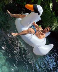 Che zach everton fred adams, né le 13 juillet 1996 à leicester, est un footballeur anglais qui évolue au poste d'attaquant au southampton fc. Che Adams Wiki 2021 Girlfriend Salary Tattoo Cars Houses And Net Worth