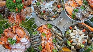 The crab particularly pairs well with their thick crab gravy, which has a subtle hint of sweet, sour and spicy taste. 11 Affordable Fresh Seafood Restaurants In Kuala Lumpur Where You Can Feast On Crabs Lobsters Prawns And Other Shellfish