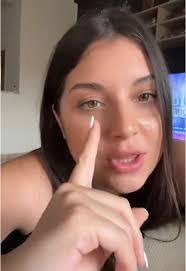 Anna Sclafani's Instagram, Twitter & Facebook