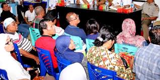 Adapun arti penting kehidupan demokratis dalam kehidupan keluarga antara lain. Perilaku Mendukung Tegaknya Nilai Nilai Demokratis Halaman All Kompas Com