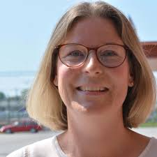 Är det klokt att återinföra obligatorisk svenska och finska i  studentexamen?