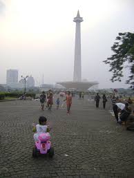 Tugu monas terbaru gratis dan mudah dinikmati. Bermain Motor Di Halaman Monumen Nasional Monas Keluarga Nawra