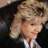 Shelly Braham's Instagram, Twitter & Facebook