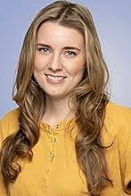 Isabella Peck's Instagram, Twitter & Facebook