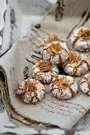 Pretty Amaretti Almond And Amaretto Liqueur Italian Sweets Italian Almond Cookies Yummy Cookies Almond Cookies