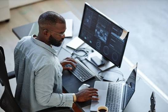 Software Development vs. Web Development: Similarities and Differences