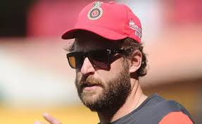 Daniel Vettori backs the idea of Rohit Sharma batting down the order