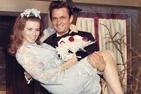 Cash (johnny's actual name) wouldn't amount to a hill of beans. ray favored j.r.'s older brother, jack, who was killed in a woodworking accident. 49 Hochzeitstag Von Johnny Cash June Carter Country Co