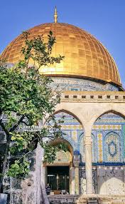 التى يصلى نحوها المسلمين بعد ان اراد الله ان تكون القبله الكعبه المشرفة. Facebook