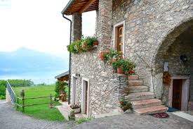 Eklusive wohnung in neuer wohnanlage mit großem pool, eingebettet in die sanfte hügellandschaft von garda. Ferienwohnung Gardasee Ferienhaus Gardasee