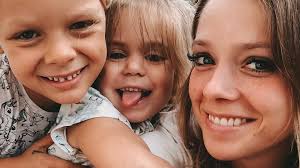 Auf instagram erklärt sie, warum ihre kinder Anne Verrat Kids Haben Henning Vier Wochen Nicht Gesehen Promiflash De