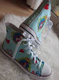 Schuhe Selber Gestalten Diy Eigene Stoffschuhe Ganz Leicht Designen Schuhe Selber Designen Schuhe Selber Machen Und Schuhe Personalisieren