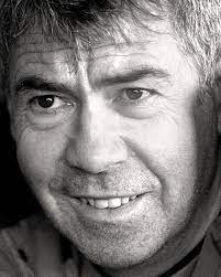 Egil drillo olsen har wikipediaside på 19 forskjellige språk, han har blitt kalt norges george best og er den fotballtreneren som har ledet lyn nest flest ganger siden 1963 med sine 99 kamper fra benken. Egil Drillo Olsen Norsk Biografisk Leksikon