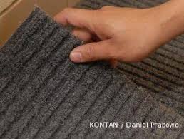 Bahan yang digunakan sering kali berasal dari buatan atau sintetis. Properti Kian Semarak Pesanan Karpet Tile Kian Ramai