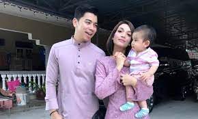 Find top songs and albums by amyra rosli including ada saja (feat. Julia Ziegler Dedah Amyra Rosli Hamil Anak Kedua