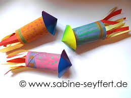 Diy Basteln Fur Silvester Bunte Raketen Aus Klorollen Basteln Silvester Silvester Deko Basteln Basteln Neujahr