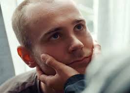 So glad to see the boys back together! ❤️ Tarjei, Jakob, David, and Alfred  all hanging out tonight. 😊 📸 @ j_l_fort's story . . . #skam #skamnorway  #evak #isak #isakvaltersen #evenbechnæsheim #