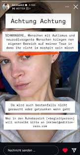 She is responsibly interacting with her concert crowd : r/GermanRap
