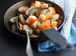 Decouvrez Notre Recette Facile Et Rapide De Poelee De Surimi Crevettes Et Champignons Sur Cuisine Actuelle R Recettes De Cuisine Recette Avec Surimi Recette