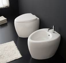 Dalla rubinetteria ai sanitari , dai box doccia , alle nuove docce multifunzione, dalle vasche ai mobili per il bagno arrivando ai favolosi bagni turchi e saune ; Sanitari A Terra Moai