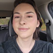 Hailey Bieber trades strawberry girl makeup for blueberry blush in spring  🫐 ➡️ https://glamouruk.visitlink.me/qDKnnz 📸 @haileybieber via IG