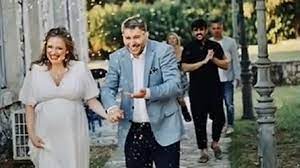 Δείγμα της δουλειάς της στο θέατρο είναι οι παραστάσεις έγκλημα στο orient exrpess (2018), 1984 (2016), όνειρο καλοκαιρινής νύχτας (2019). H Prwth Fwto Apo Ton Gamo Mpoyrdoymh Drosakh Binteo