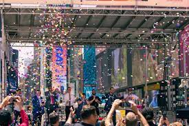 Times Square on Twitter: "The month of June has been full of CELEBRATIONS  in #TimesSquare 🪩 🎉 Events around #PrideNYC, #Juneteenth, #SolsticeTSQ,  and our summer programming, #TSQLive 🏳️‍🌈🧘🏽‍♀️🎤 💃🏽 Thank you to