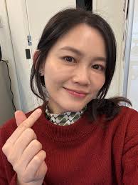 吳欣岱＠台灣基進-  在台北美語補習班任教的英國籍老師說，他三十年來沒有看過學生向老師比中指，因為台灣的孩子被教導要尊重師長。但在過去六個月內，就有兩個孩子對他做了這個動作，而事後家長沒有任何反應。  我們的社會本來有比較一致關於善惡、對錯、好壞的價值觀 ...