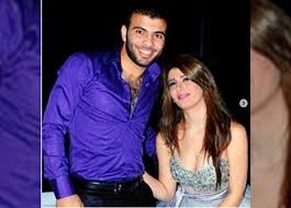ظهرت فى حفل عيد ميلاد الفنان خالد سليم، بإطلالة عصرية جريئة، مرتدية بنطلون جلد باللون الأسود، ونسقت معه بلوزة ذات اللون الذهبي اللامع، مكشوفة الأكتاف. Ø§Ù„Ø£Ø²Ù…Ø© ÙÙŠ Ø¹Ø¯Ù… Ø§Ø±ØªØ¯Ø§Ø¡ Ø§Ù„Ù…Ø§ÙŠÙˆÙ‡ Ø¹Ù…Ø§Ø¯ Ù…ØªØ¹Ø¨ ÙŠØ¹Ù„Ù‚ Ø¹Ù„Ù‰ Ø§ØªÙ‡Ø§Ù…Ø§Øª Ø¹Ù†ØµØ±ÙŠØ© Ø²ÙˆØ¬ØªÙ‡ Ø§Ù„Ù…ØµØ±ÙŠ Ø§Ù„ÙŠÙˆÙ…