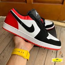 Ở việt nam, cơn sốt air jordan chưa bao giờ là hết khi nó được loạt sao vbiz ưu ái mang với tần suất dày đặc, có thể kể đến những cái trong năm 2020, nike jordan cũng phủ sóng quen mặt trên các chương trình đình đám như rap viet hay king of rap. Full Box Giay Thá»ƒ Thao Air Jordan 1 Low Ä'á» Ä'en Tráº¯ng Ä'áº¹p Shopee Viá»‡t Nam