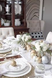 Elegante Table De Fete En Or Et Blanc Facile A Faire Idee Deco Noel Maison Decoration Table De Noel Table De Noel Blanche