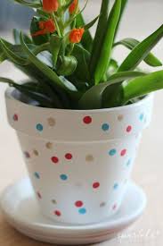 Hand Decorated Confetti Flower Pots It S An Easy Diy And Makes A Colorful Gift Decorated Flower Pots Clay Flower Pots Flower Pot Design