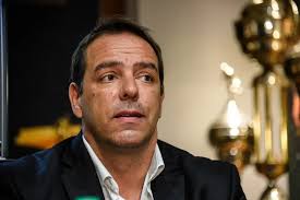 Me llamaron pocos presidentes. Ruglio creo que no, seguro se le pasó, en  los mano a mano me dijo: soy más hincha de Liverpool que de Peñarol esta  semana, tenes que ganarle