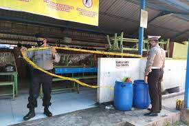 Seperti hand sanitizer, tisu kering dan basah, alat makan hingga tas belanja sendiri. Langgar Ppkm Darurat 2 Perusahaan Di Semarang Disegel Polisi Halaman All Kompas Com