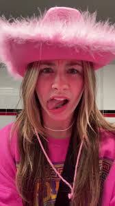 Samantha Augustine's Instagram, Twitter & Facebook