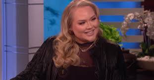 Holy shittttttttt bullet dodged if that's what nikkietutorials' boyfriend likes in women. Nikkietutorials Told Ellen She S Thankful She Came Out As Transgender