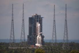 As the rocket is moving at an average speed of seven kilometers per second, it's very difficult to predict where it might hit. Chang E 5 Long March 5 Prelaunch Preview Everyday Astronaut