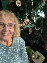 A relatively dull woman posting for a change. I love reading your posts and  your shares. I will encourage all to be their authentic self. I'm loving my  tree, the fact that