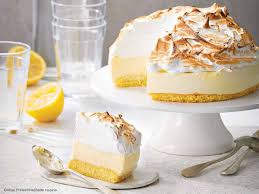 Compose D Une Base Aerienne Et D Une Mousse Qui Fond En Bouche Le Gateau Nuage Apporte Gourmandise Et Legerete Gateau Nuage Patisserie Citron Meringuee