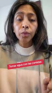 Tomar Agua con las Comidas y su Impacto en la Absorción