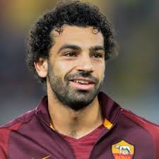 تناقلت وسائل الإعلام المصرية ما وصفته بالموقف غير المفهوم وغيرالمبرر من لاعب ليفربول الإنجليزي، الذي تولى شارة القيادة لمنتخب مصر مؤخراً، النجم الدولي محمد صلاح. Ù…Ø§ Ù„Ø§ ØªØ¹Ø±ÙÙ‡ Ø¹Ù† Ù…Ø­Ù…Ø¯ ØµÙ„Ø§Ø­ Ù…Ù† Ù‡Ùˆ Ø³ÙŠØ±ØªÙ‡ Ø§Ù„Ø°Ø§ØªÙŠØ© Ø¥Ù†Ø¬Ø§Ø²Ø§ØªÙ‡ ÙˆØ£Ù‚ÙˆØ§Ù„Ù‡ ÙˆÙ…Ø¹ØªÙ‚Ø¯Ø§ØªÙ‡ Ù…Ø¹Ù„ÙˆÙ…Ø§Øª Ø¹Ù† Ù…Ø­Ù…Ø¯ ØµÙ„Ø§Ø­